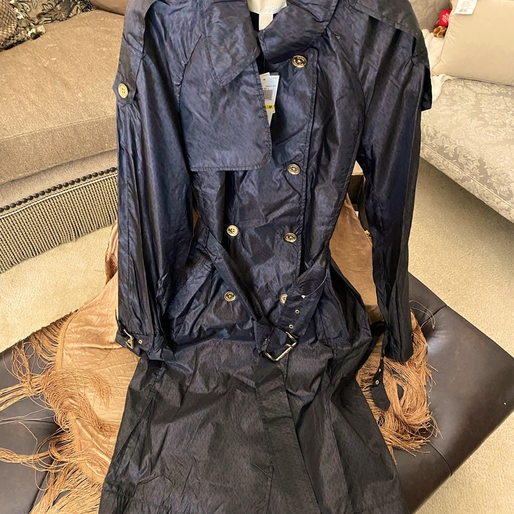 MICHAEL MICHAEL KORS
Logo Print Ciré Trench Coat Chocolate